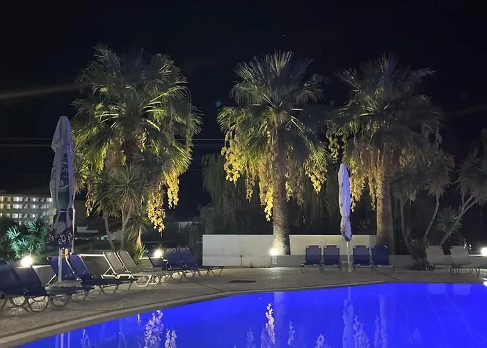 Belvedere Village 3*