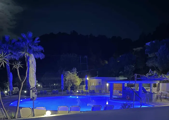 Отель Belvedere Village