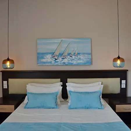 Belvedere Village Hotell 3*